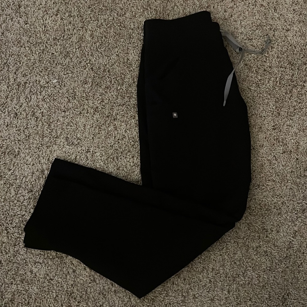Figs Kade Cargo scrub pants!